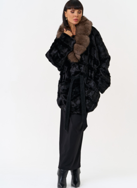Женская шуба из меха норки  воротником из меха песца Женская шуба из меха норки  воротником из меха песца