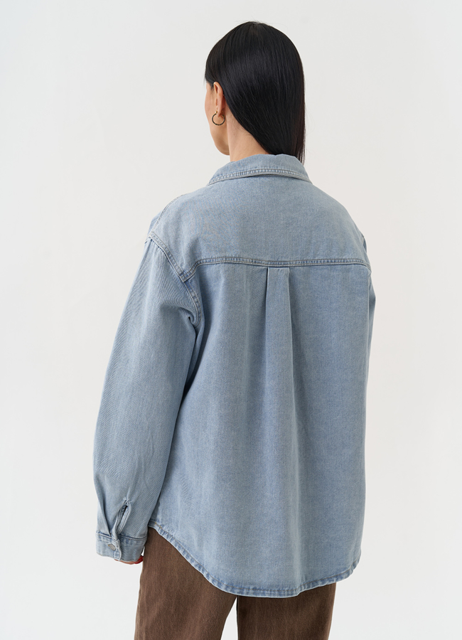 фото Женская джинсовая куртка голубого цвета модель № 30434