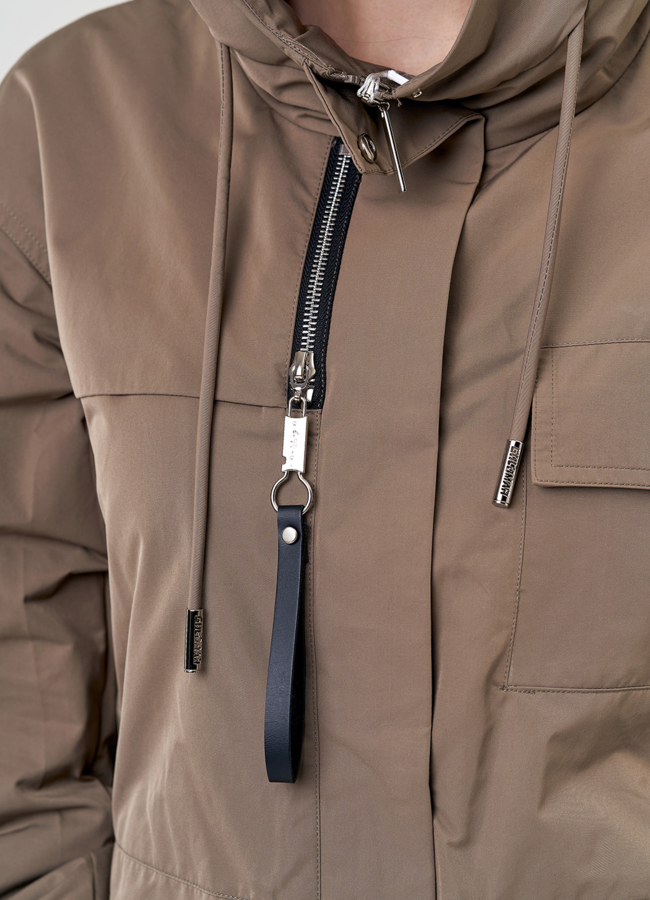 Светлая куртка с капюшоном модель № 21231 в рассрочку