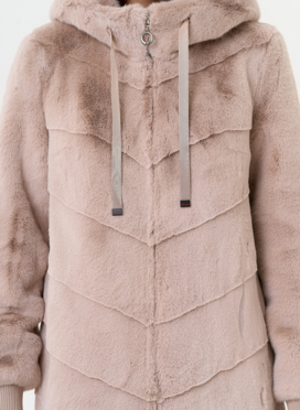 Женская шуба из эко меха с капюшоном Женская шуба из эко меха с капюшоном