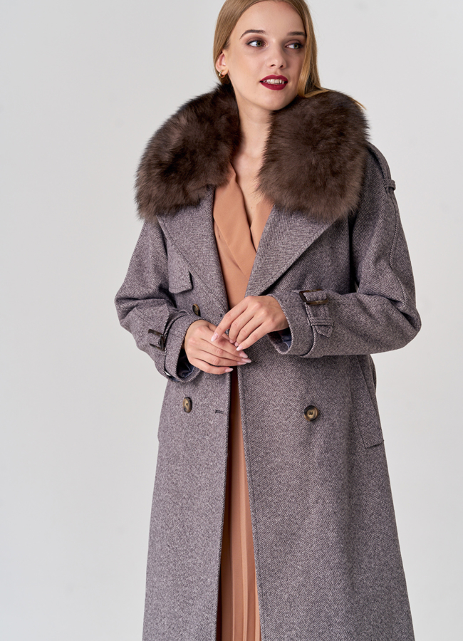 Женское двубортное пальто с отделкой из песца модель № 21639 в рассрочку