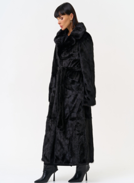 Длинная шуба из меха норки в черном цвете Длинная шуба из меха норки в черном цвете