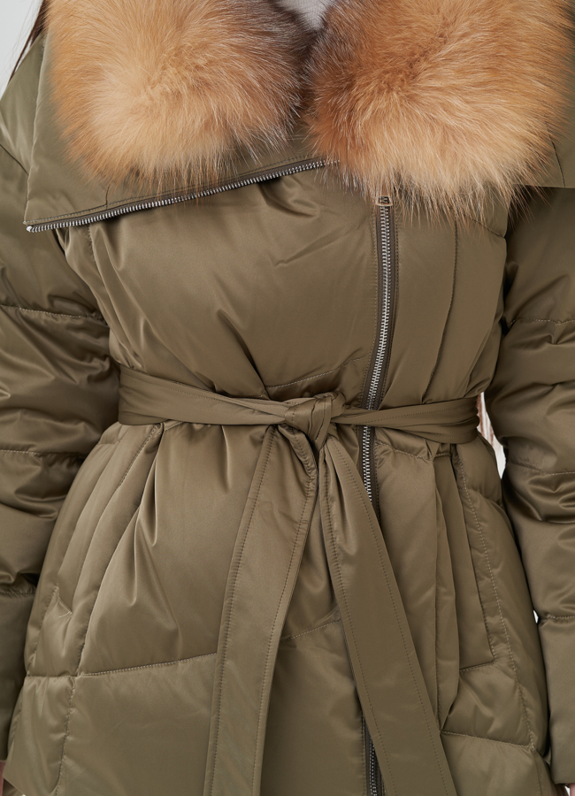 Укороченный женский пуховик с лисой модель № 25728 в кредит