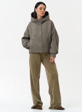 Короткая женская ветровка с капюшоном