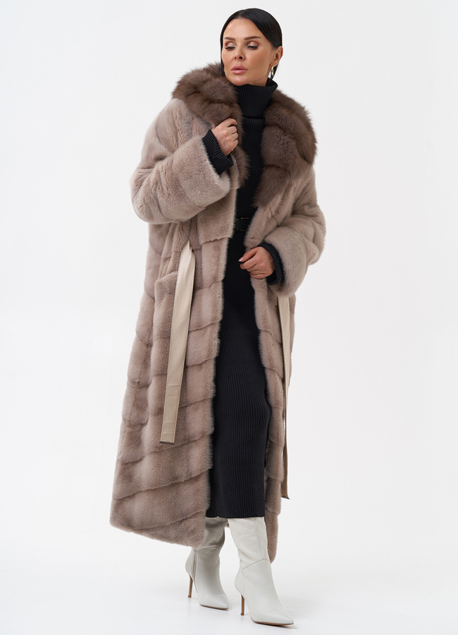 Длинная шуба из норки с капюшоном из меха куницы модель № 28128 универмаг малина