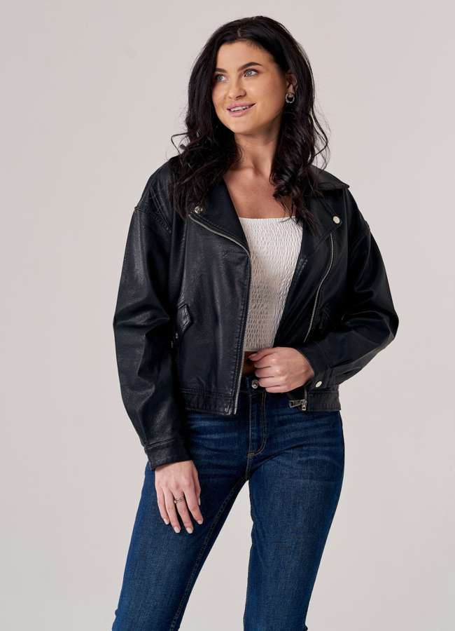 Женская куртка из эко кожи черного цвета модель № 20741 универмаг малина