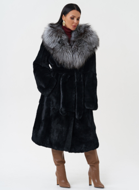 Шуба из меха кролика с капюшоном из чернобурки Шуба из меха кролика с капюшоном из чернобурки