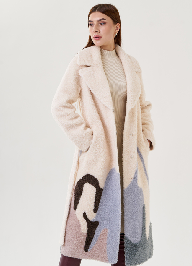 Пальто из эко меха с принтом модель № 75616 универмаг малина