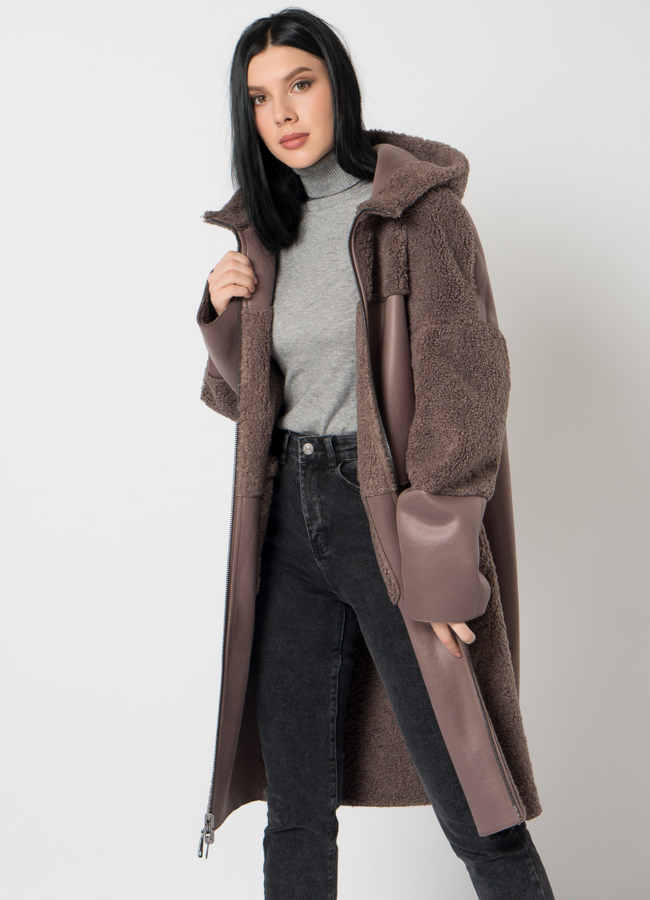 Двухстороннее пальто из эко замши с капюшоном модель № 7702 меха малина