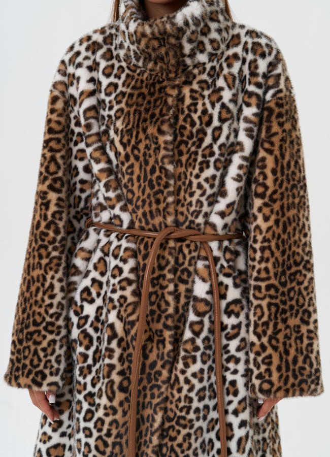 Пальто из эко меха с анималистичным принтом модель № 28554 универмаг малина