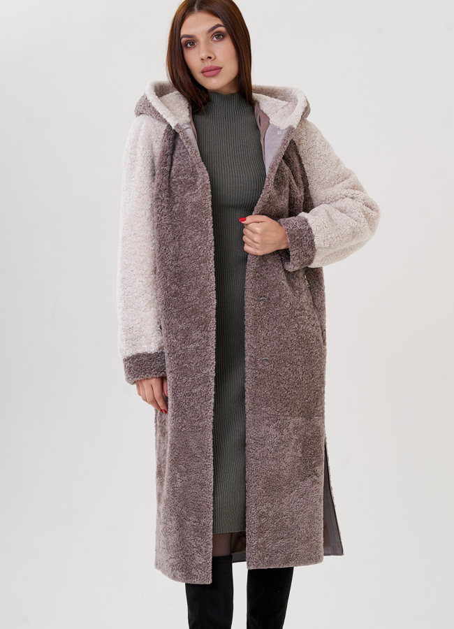 Шуба из овчины в бежевом цвете с капюшоном  модель № 23211 универмаг малина