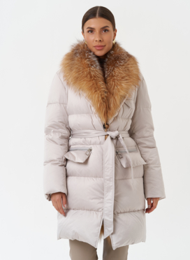 Женский пуховик с отделкой из меха лисы