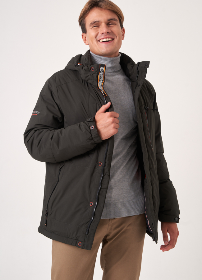 Куртка с капюшоном на молнии модель №  универмаг малина