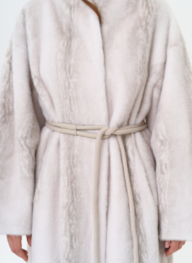 Светлое пальто из эко меха с поясом Светлое пальто из эко меха с поясом