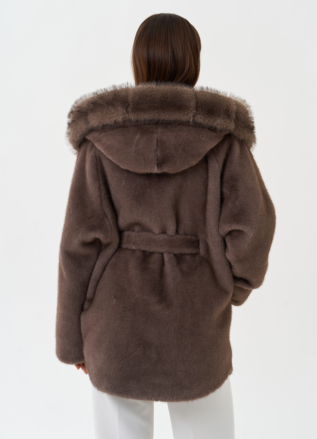 Оверсайз шуба из эко меха с капюшоном модель № 28648 универмаг малина