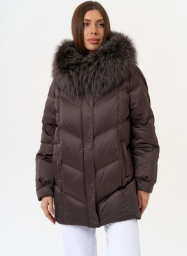 Женский пуховик с капюшоном из меха чернобурки