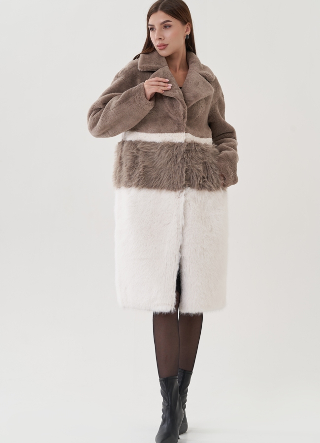 Пальто из искусственного меха бежевого цвета модель № 25416 меха малина
