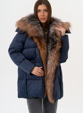 Женский пуховик с отделкой из меха блюфрост