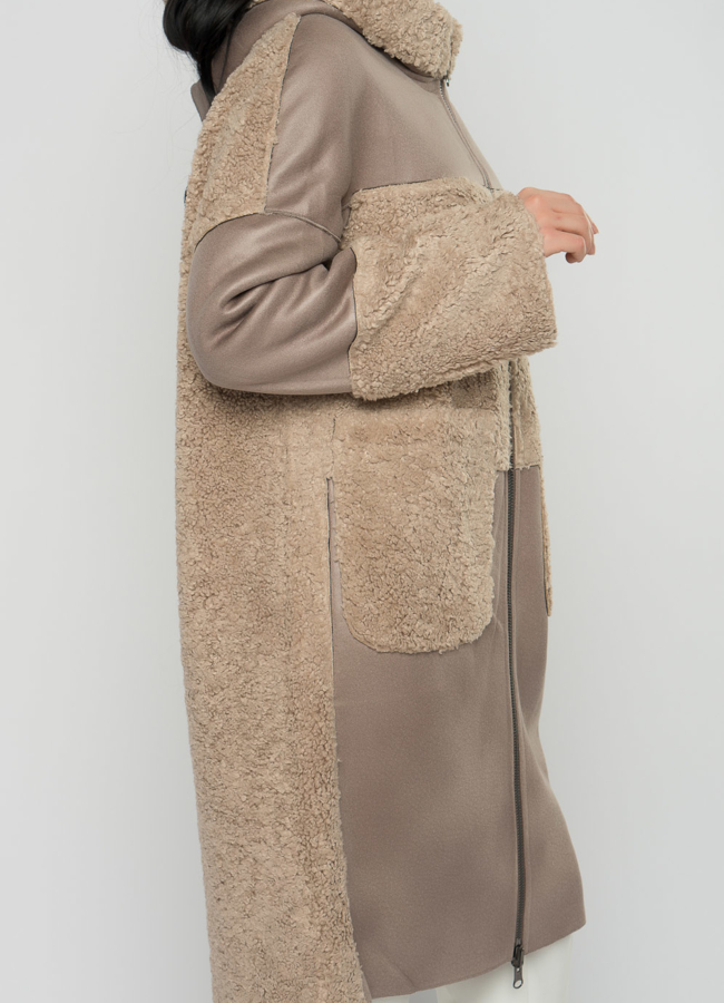 Светлое двустороннее пальто из эко замши с накладными карманами модель № 7702 универмаг малина