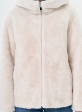 Женская куртка из эко меха с капюшоном Женская куртка из эко меха с капюшоном