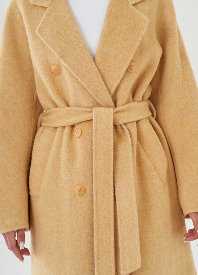 Удлиненное женское пальто в желтом цвете с поясом модель № 81424 универмаг малина