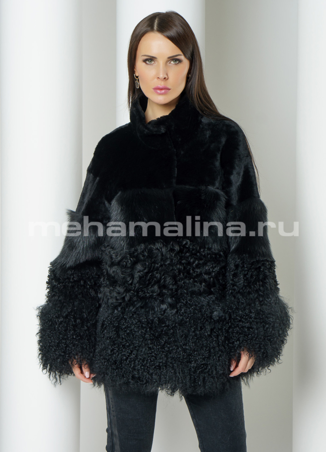 Укороченная дубленка черного цвета  модель № 3206 меха малина