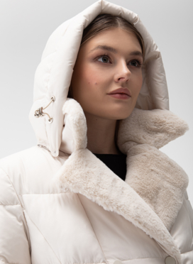 Комбинированный женский пуховик с капюшоном