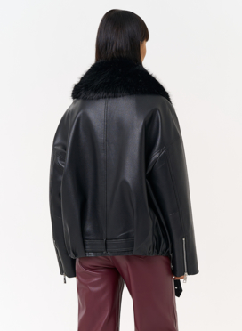 Женская утепленная куртка из эко кожи черного цвета Женская утепленная куртка из эко кожи черного цвета