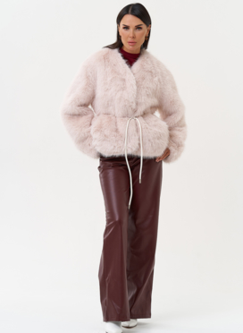 Куртка из эко меха персикового цвета