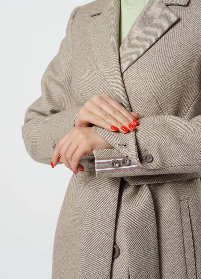 Приталенное пальто с английским воротником модель № 19104 универмаг малина