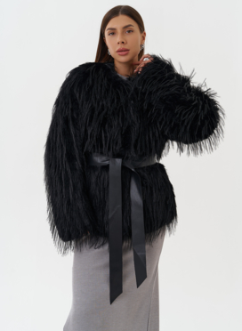 Женская шуба под эко страуса черного цвета