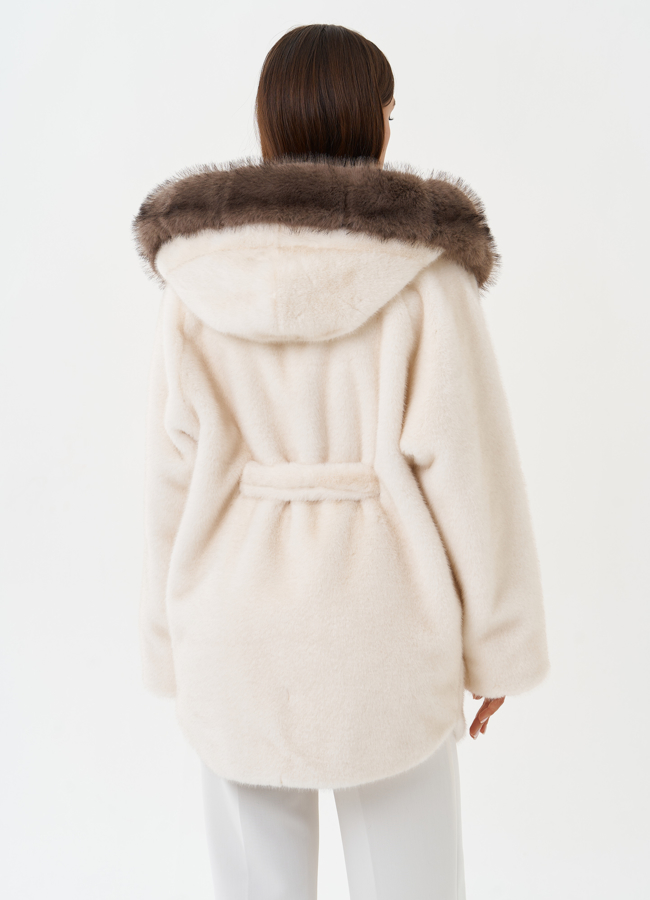 Укороченная шуба из эко меха с капюшоном модель № 28647 универмаг малина