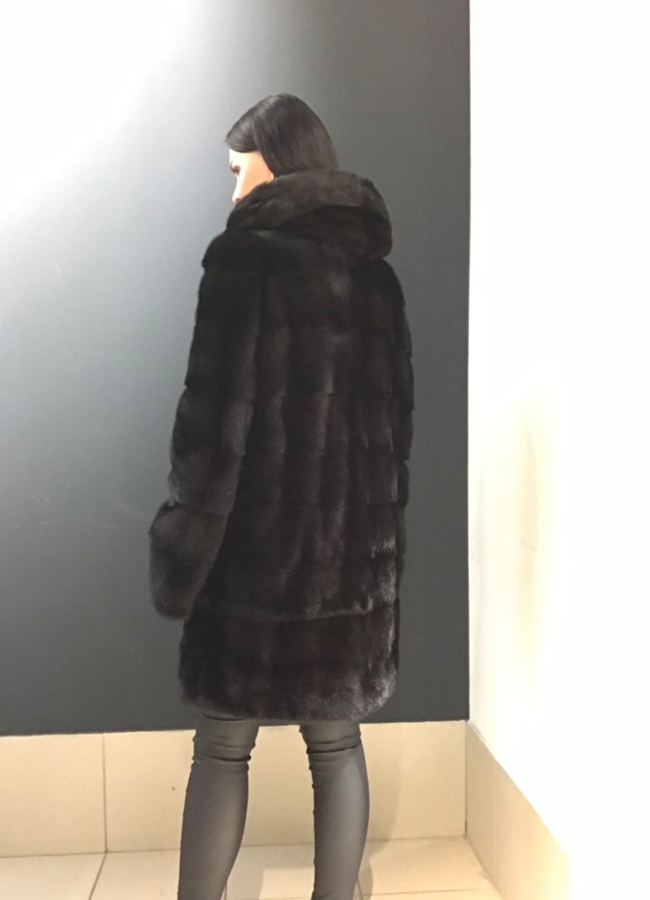 фото Норковая шуба с воротником стойка цвета махагон модель № 120612К