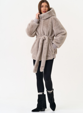 Женская куртка из эко меха с капюшоном Женская куртка из эко меха с капюшоном