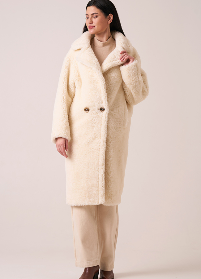 Пальто из эко меха с английским воротником модель № 8257 в кредит