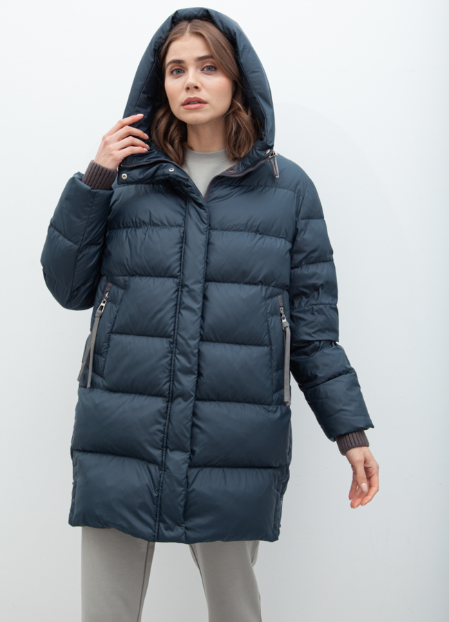 Пуховик женский зеленого цвета с капюшоном модель № 21058 меха малина