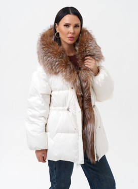Женский пуховик с отделкой из меха лисы