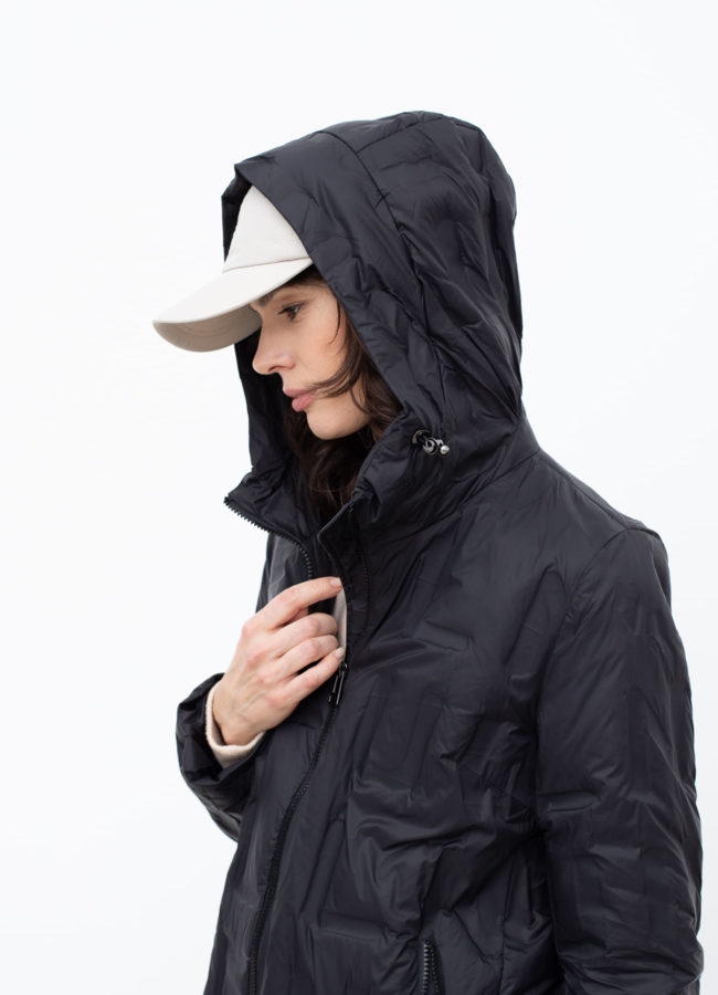 Женская куртка черного цвета  модель № 22529 универмаг малина