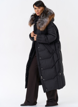 Женский пуховик с отделкой из меха блюфрост