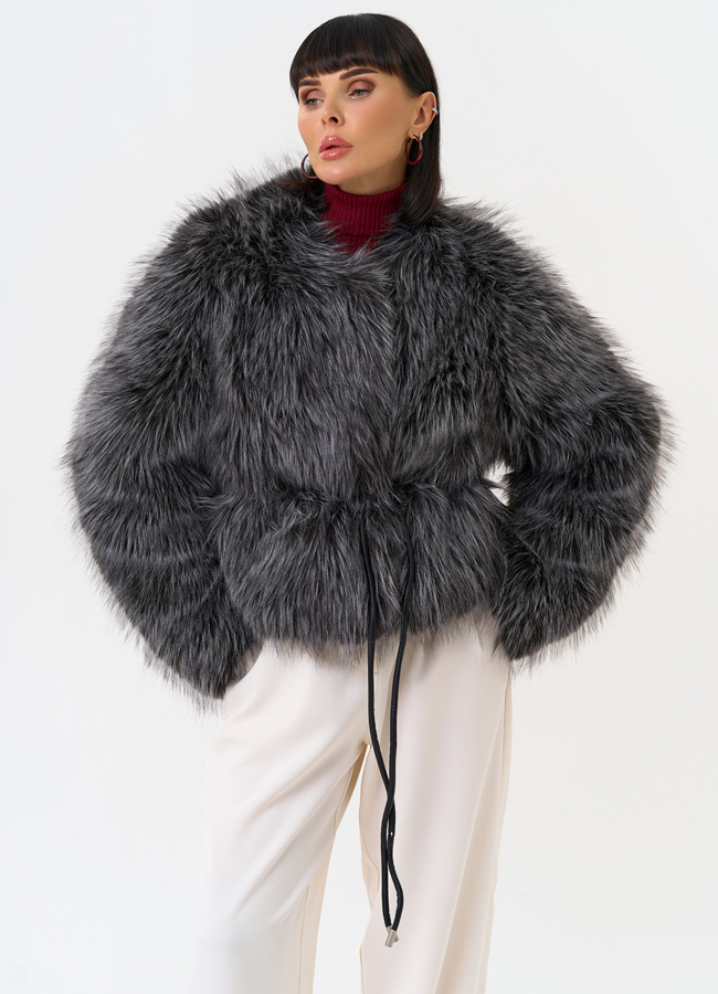 фото Короткая куртка из эко меха с декоративным поясом модель № 31262 фото Короткая куртка из эко меха с декоративным поясом модель № 31262