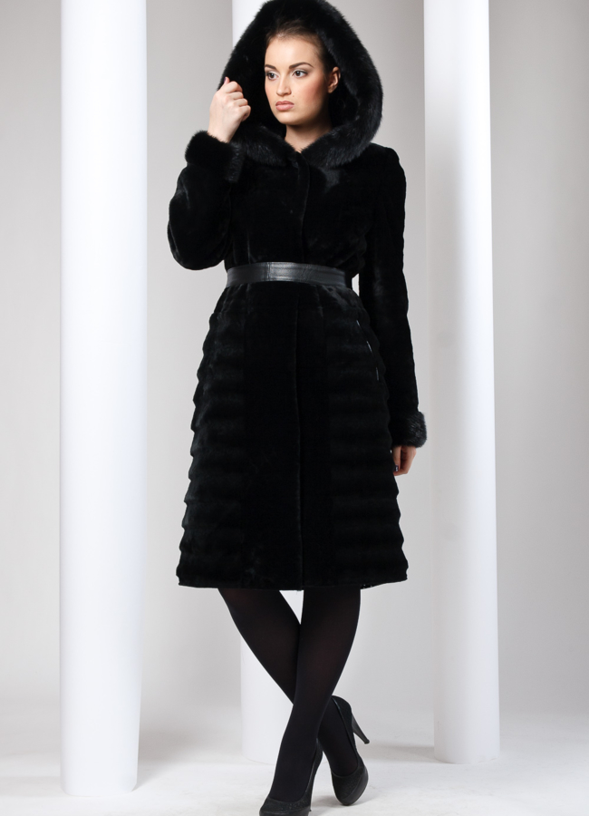 Шуба из мутона с лазерной стрижкой модель № S-9 меха малина