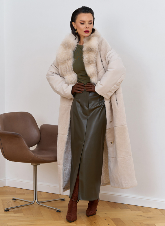 Комбинированное женское пальто из меха овчины с поясом