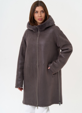 Женская двухсторонняя дубленка из эко замши с капюшоном Женская двухсторонняя дубленка из эко замши с капюшоном