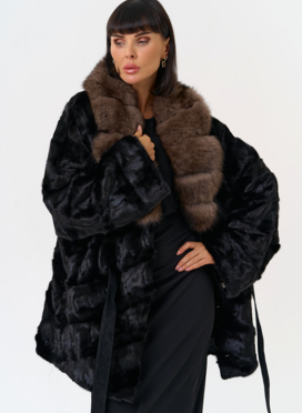 Женская шуба из меха норки  воротником из меха песца Женская шуба из меха норки  воротником из меха песца