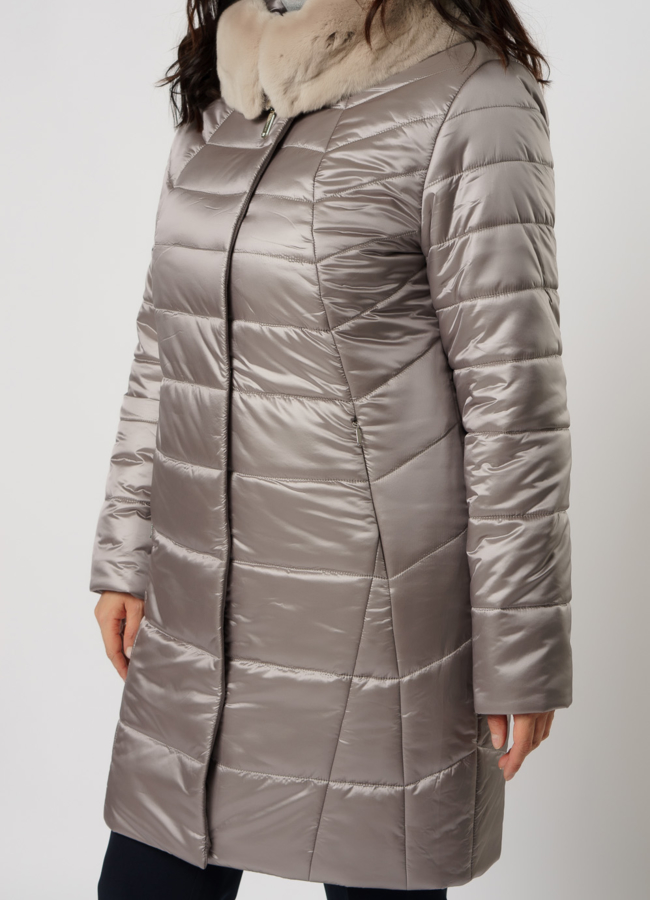 Пуховик с капюшоном на молнии в бежевом цвете модель № 7086 универмаг малина