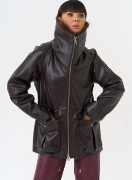 Удлиненная куртка из эко кожи с воротником из эко меха Удлиненная куртка из эко кожи с воротником из эко меха