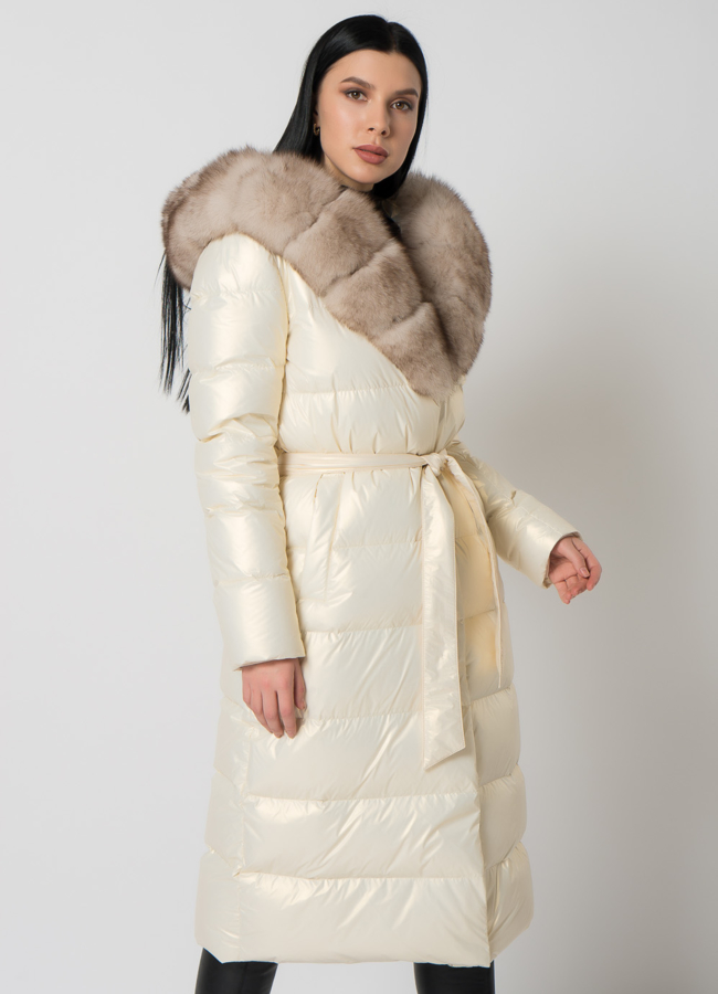 Белый пуховик с мехом  модель № 2192 универмаг малина