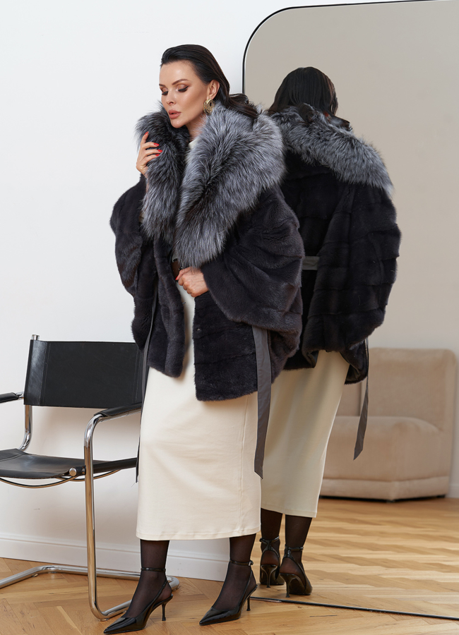 Шуба из норки с капюшоном из меха чернобурки модель № 29260 в кредит