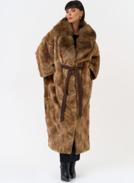 Женская шуба из меха норки с воротником их меха песца Женская шуба из меха норки с воротником их меха песца