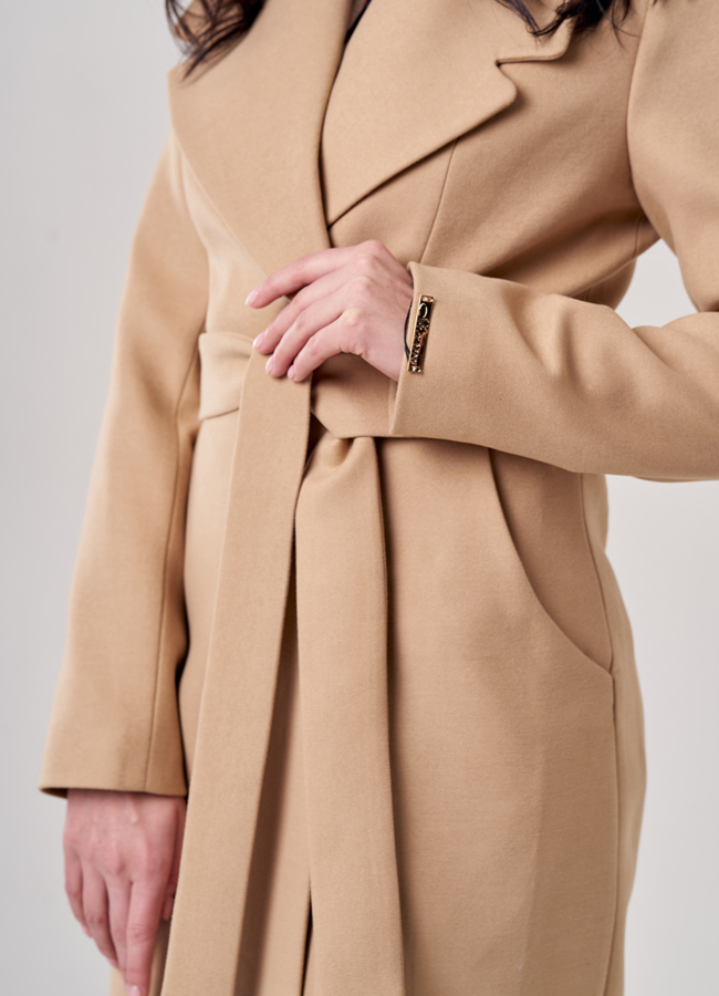 Пальто женское бежевого цвета с поясом модель № 20724 универмаг малина